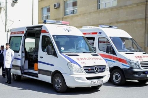 Bakıda xəstə boğazını ülgüclə kəsdi