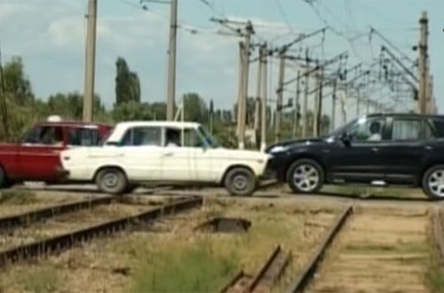 Bakıda maşın qatarla toqquşdu - Ölən var