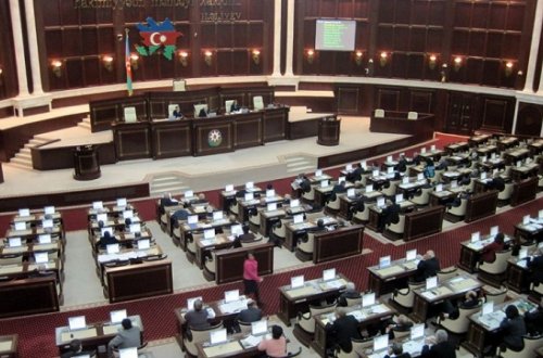 Deputatlar 4 məcəlləni dəyişdi