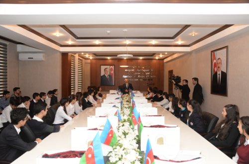 Nəsimi rayon məktəbliləri  növbəti dəfə  