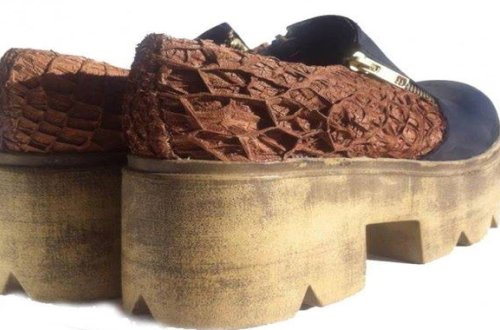 İnək mədəsindən ayaqqabı istehsal etdi — FOTOLAR
