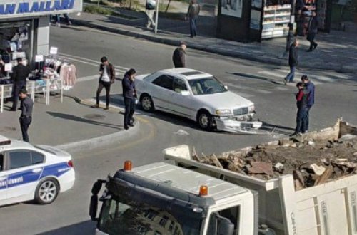 Bakıda yük maşını minik avtomobili ilə toqquşdu - FOTOLAR