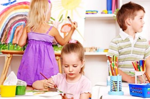 Azərbaycan təhsilinin daha bir biabırçılığı: Müəllim uşağın qulaqını kəsdi - Baxçada!!!