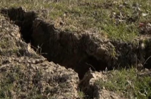 Qobustanda torpaq sürüşməsi olub - Fotolar