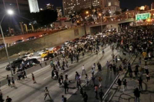 Los-Ancelesdə Tramp əleyhinə aksiyada 150 nəfər saxlanılıb