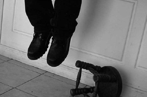 Bakıda 25 yaşlı oğlan intihar edib