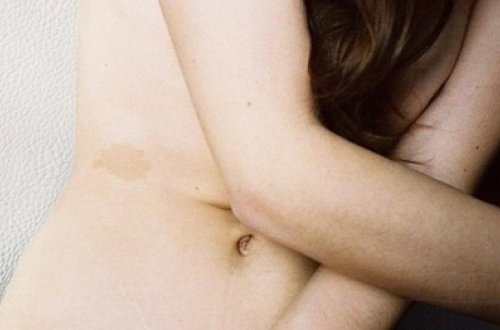 Nazir müavininin lüt şəkilləri YAYILDI - FOTOLAR