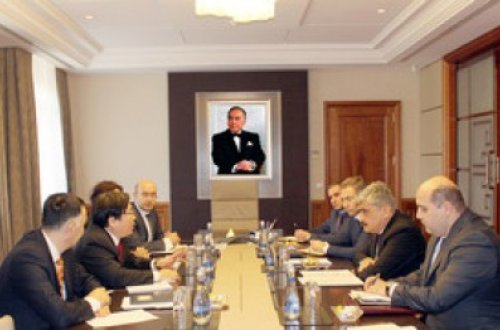 Azərbaycanın maliyyə naziri ADB-nin vitse-prezidentini qəbul edib