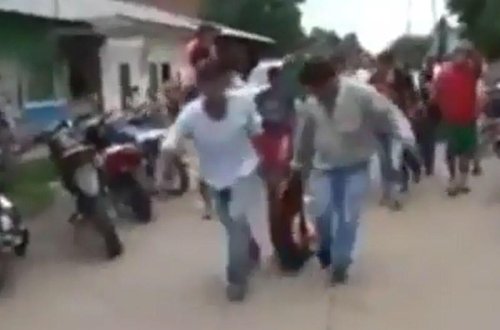 4 yaşlı uşağı zorlayanı linç edib öldürdülər - VİDEO