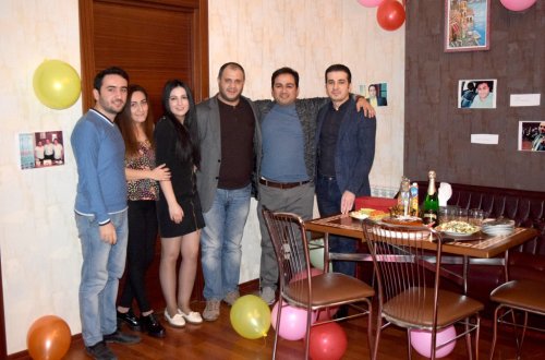 Baş redaktor ad gününü qeyd edir- 31 yaş