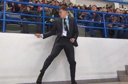 Oyun qaldı, tamaşaçılar mühafizəçinin oyununa baxdı – VİDEO