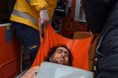 Anasını 243 yerindən bıçaqladı, sərbəst buraxıldı - FOTO