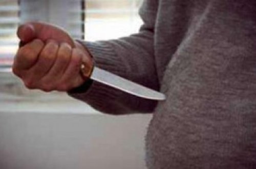 Bakıda 58 yaşlı kişi özünü bıçaqlayıb