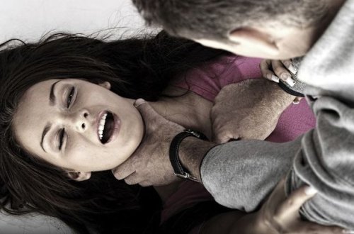 İki kişi tərəfindən zorlanan qadın zinaya görə həbs edildi