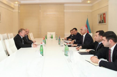 İqtisadiyyat naziri Belarus səfiri ilə görüşüb