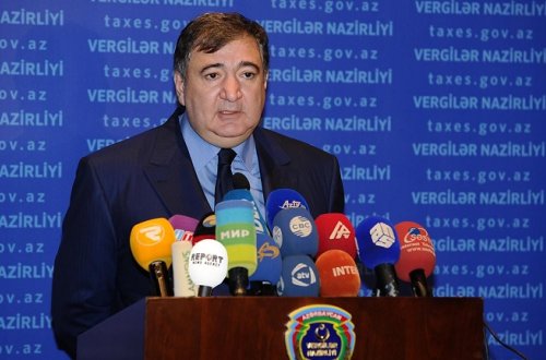 Nazir müşavirini işdən çıxarıb, rəis təyin etdi