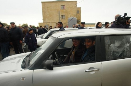 Nazirlik 130 əlilə maşın verdi