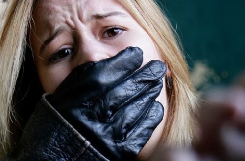 Gənclər şəhərciyində təcavüz: “zek” qadını girov saxlayaraq zorladı