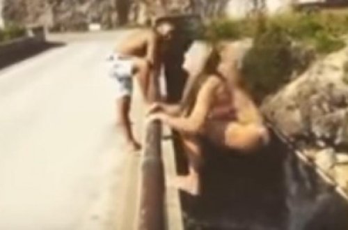 Qızın bu hərəkəti görənləri qorxutdu - video