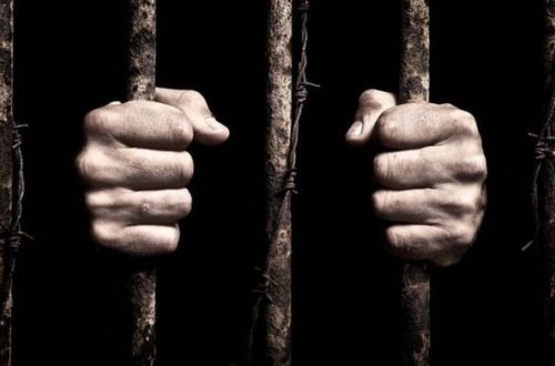 Azərbaycanda məhbus öldü