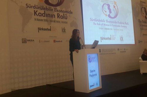 Millət vəkili Beynəlxalq Qadın Konfransında köçkün qadınlardan danışıb