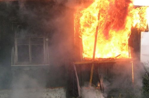 Bakıda 80 yaşlı qadın evində yanaraq öldü