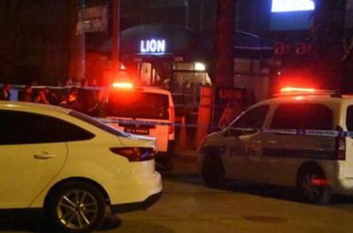 Gecə klubunda atışma: klub sahibi və polis güllələndi - VİDEO