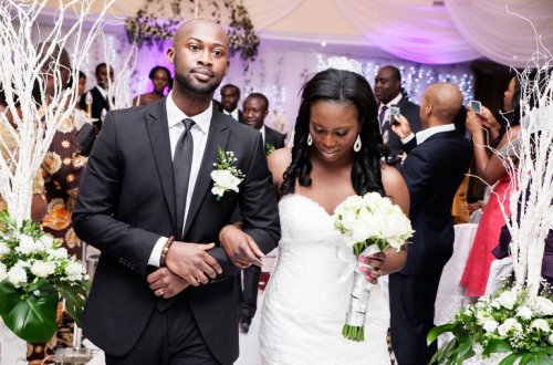 Bəyin sevgilisi toya gəlib dava saldı - VİDEO