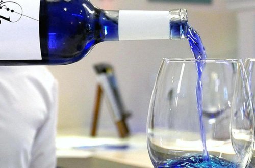 Dünyanın ilk mavi şərabı - FOTO