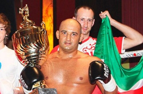 Dünya çempionunu evinin önündə güllələdilər