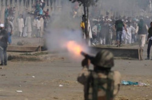 Kəşmirdə avtobus atəşə tutulub, 11 nəfər ölüb