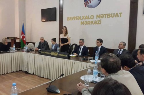 Millət vəkili beynəlxalq forumda xarici ölkələrdən gəlmiş gənc alimlərə çağırış edib