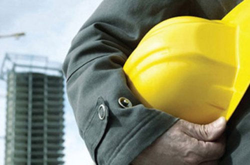 Şirvanda hündürlükdən yıxılan fəhlə öldü