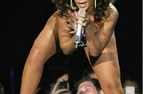 Rihannanın elə yerini çəkdilər ki... - BİABIRÇI FOTO