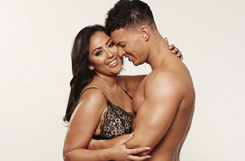 Realiti-şou ulduzu sevgilisi ilə yataqda - FOTO