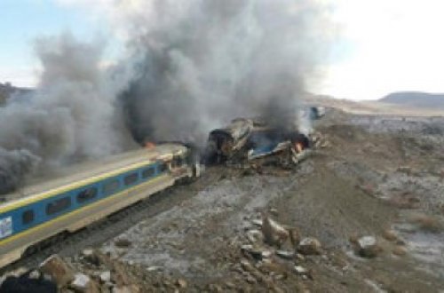 İranda iki sərnişin qatarı toqquşub: 5 nəfər ölüb, 11 nəfər yaralanıb