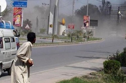 Pakistanda məscidə hücum olub