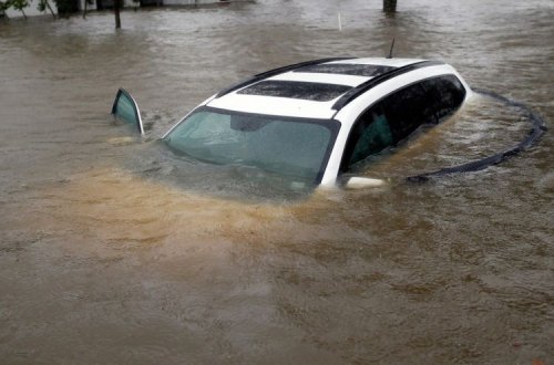 Beyləqanda maşın kanala aşıb, sürücü ölüb