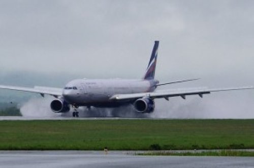 Moskvadan uçan təyyarə erməninin qalmaqalına görə Kanadada eniş edib – VİDEO