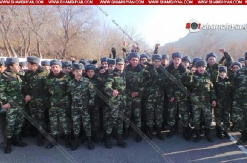 Ermənistanda hərbi kompleksin tələbələri etiraz aksiyası keçirir