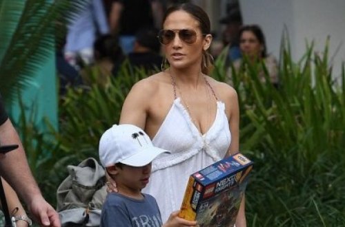Cennifer Lopez 8 yaşlı oğlu ilə - Fotolar