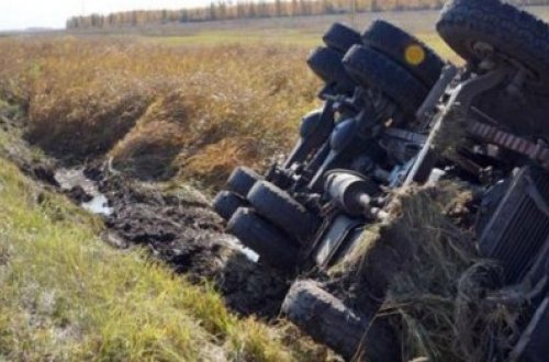 Yanacaq dolu yük avtomobili aşdı