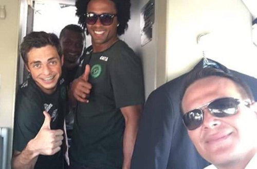 Qəzada ölən futbolçuların pilotla son selfiləri