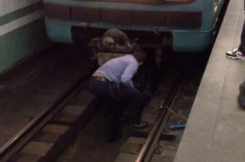 Qızına toy edən ata borca görə özünü qatarın altına atdı - TƏFƏRRÜAT