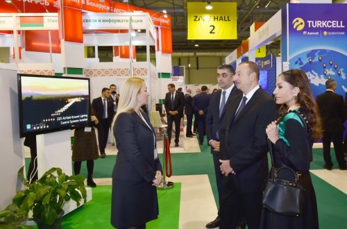 Prezident İlham Əliyev və xanımı sərgi ilə tanış olublar - FOTOLAR