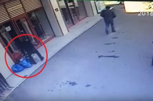 Ticarət Mərkəzindən corab oğurlayan şəxslər kameraya düşdü (VİDEO)