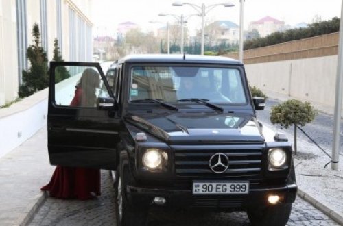 İlhamə Qasımovanın bahalı avtomobili - Fotolar