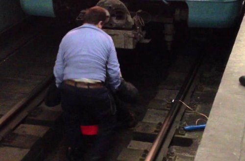 Bakı metrosunda daha bir İNTİHARA CƏHD