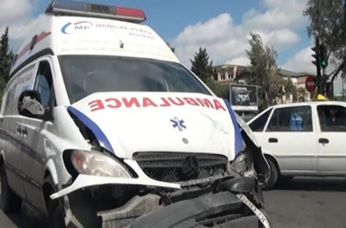 “Təcili yardım” maşını qəzaya düşdü: xəstə öldü, tibb bacısı yaralandı