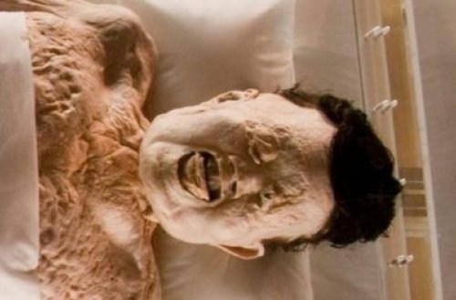 2000 il əvvəl öldü, hələ də bədənində qan var - FOTO+VİDEO